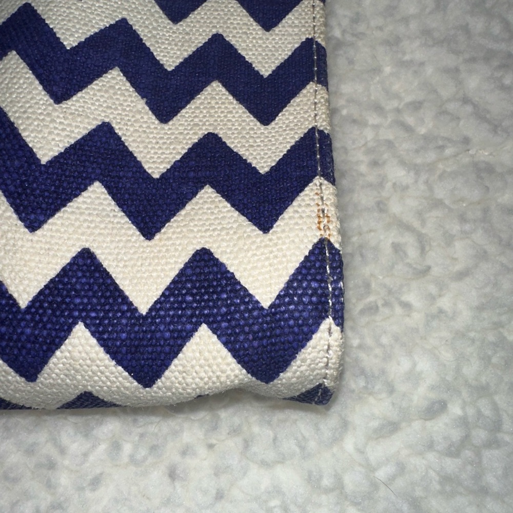 Kate Spade chevron clutch - Picture 6 of 6